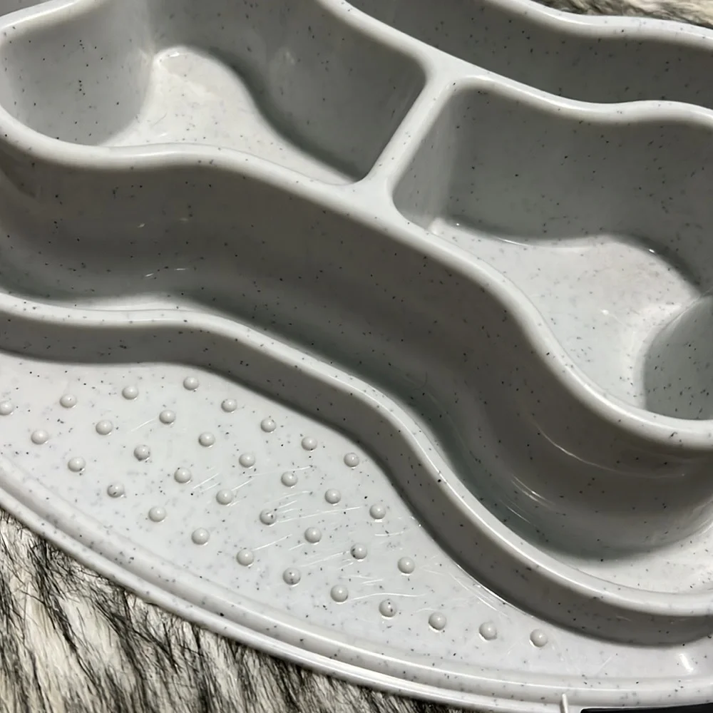 NWT Ant Free Small Dog/Cat Feeder Bowl Light Gray